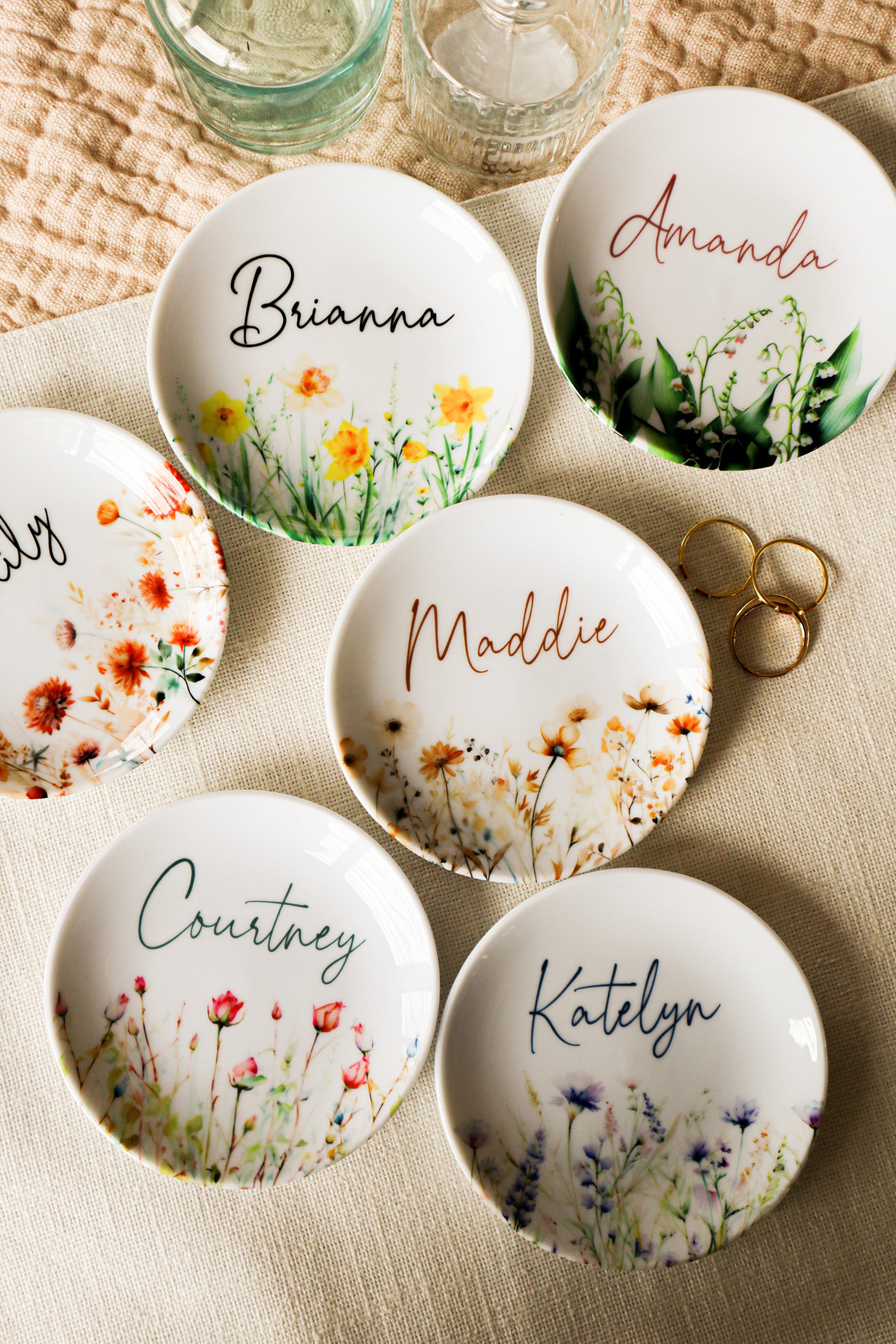 Birth Flower Jewelry Dish, Personalized Ceramic Gift for Her, Wildflower Ring Holder